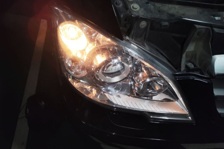 Used Mercedes-Benz Viano 2013 3.5L Haoci version Exterior 6