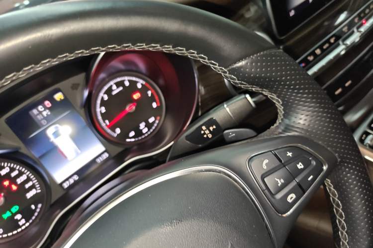 Used Mercedes-Benz V-Class 2017 V 260 Avantgarde Edition Gear Lever