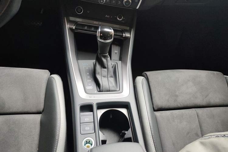Used Audi Q3 2023 35 TFSI Fashion Dynamic Model (1.4T) Gear Lever