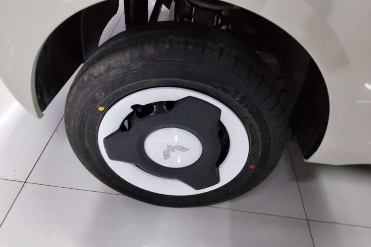 Used Wuling Hongguang MINIEV 2024 3rd Generation 215km Youth Edition Right Rear Wheel Hub