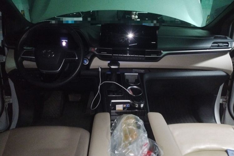 Used Toyota Granvia 2022 2.5L Hybrid Prestige Edition
