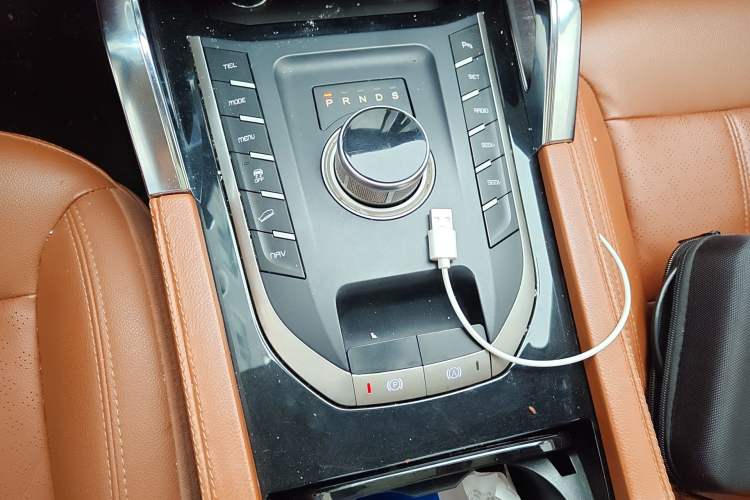 Used Zotye T700 2017 1.8T Dual-Clutch Luxury Model Gear Lever