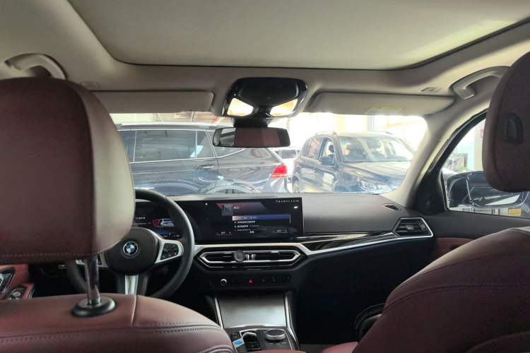 Used BMW i3 2023 eDrive 40 L Midnight Sports Package
