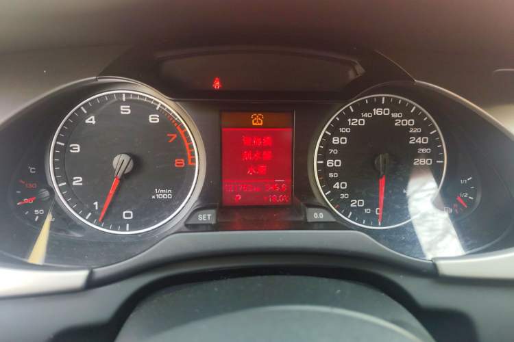 Used Audi A4L 2012 2.0 TFSI automatic Comfort trim level