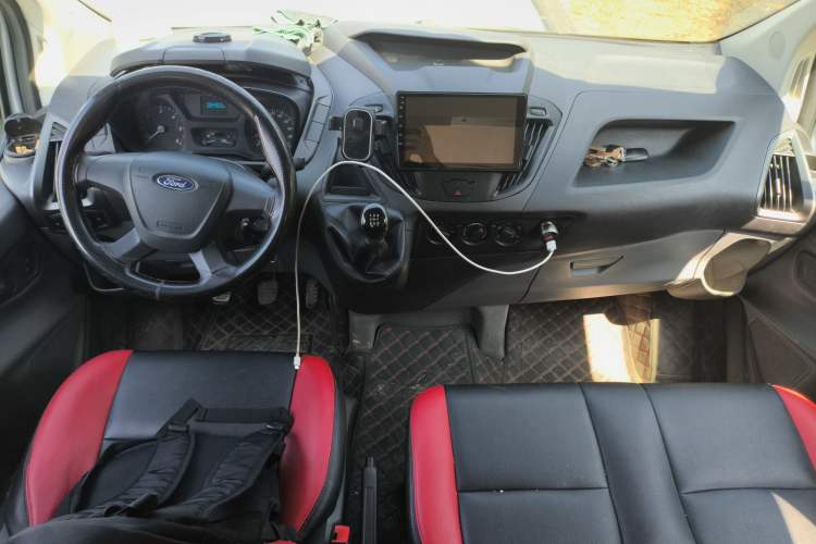 Used Ford Transit 2017 2.0T Diesel Multi-Function Commercial Vehicle Mid-Drive Mid-Roof China V Standard
