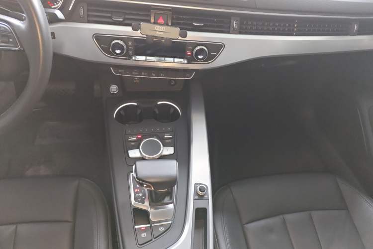 Used Audi A4L 2019 40 TFSI Fashion Edition China VI Emission Standard
