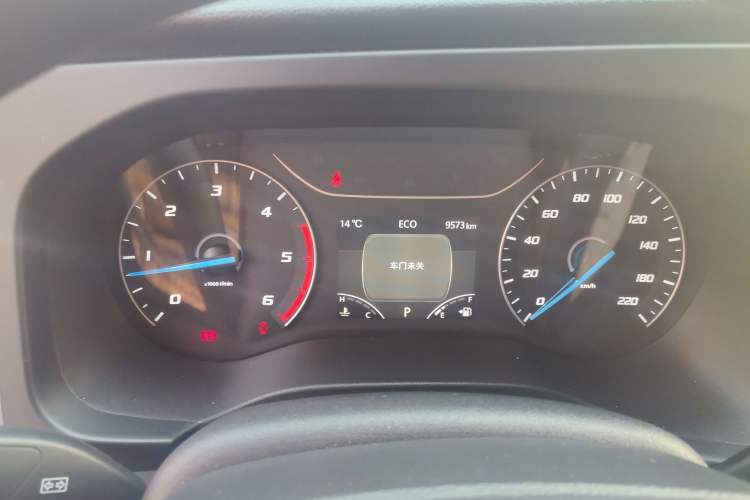 Used JMC Fushun 2023 2.0T Automatic Mid-Range High-Roof Commercial Multi-Purpose Passenger Vehicle with 6 Seats Instrument Cluster