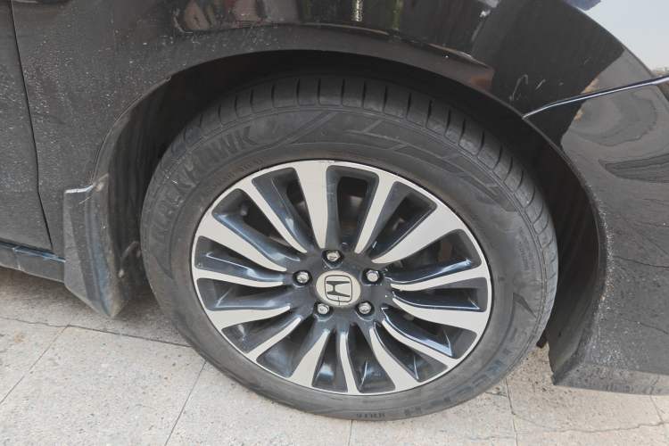 Used Honda Crider 2013 1.8L automatic comfort version Right Front Wheel Hub