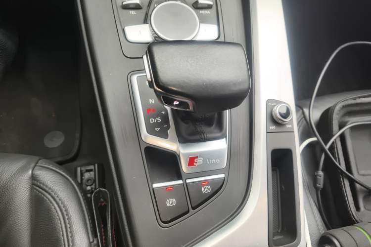 Used Audi A4L 2018 30th Anniversary Edition 40 TFSI Fashion Model
