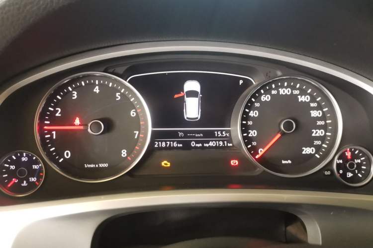 Used Volkswagen Touareg 2011 3.0 TSI Comfort Version Instrument Cluster