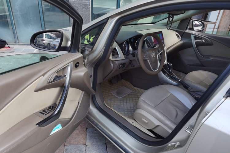 Used Buick GT 2013 GT 1.8L Automatic Fashion Edition Driver Seat