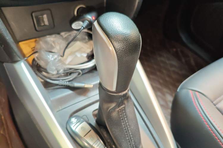 Used Suzuki Vitara 2016 1.4T Automatic Two-Wheel Drive Elite Model Gear Lever