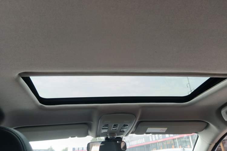 Used Haval H2 2016 Red-Label 1.5T Automatic Two-Wheel Drive Luxury Model Headliner