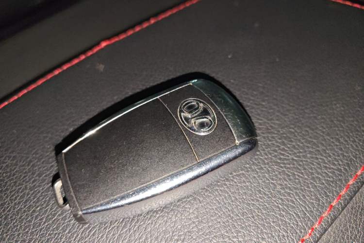 Used BAIC Off-Road BJ40 2019 2.0T Automatic Four-Wheel Drive Urban Hunter Edition Premium Model China V Emission Standard Vehicle Key