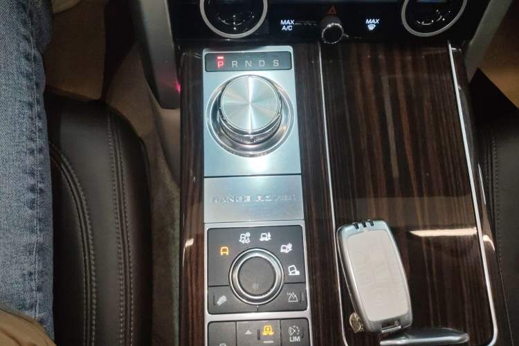 Used Land Rover Range 2016 3.0 SC V6 Vogue Gear Lever