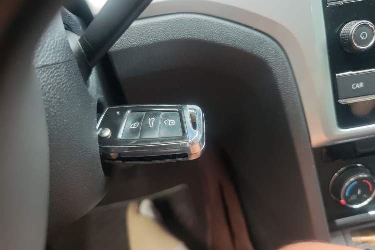 Used Volkswagen Lamando 2019 230TSI DSG Fashion Edition China V Standard Vehicle Key