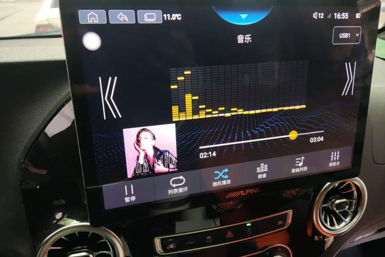 Used Mercedes-Benz Vito 2023 2.0T Business Version 7 Seats Audio And AC Panel