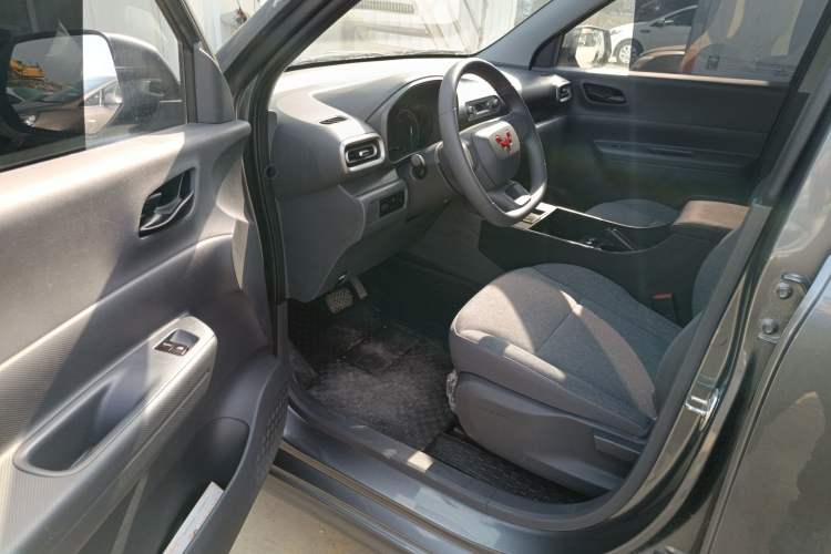 Used Wuling Hongguang New Energy 2025 Extended-Range Hybrid 50 km Utility Version
