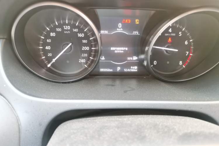 Used Land Rover Discovery Sport 2018 240 PS SE Version Odometer Close Up