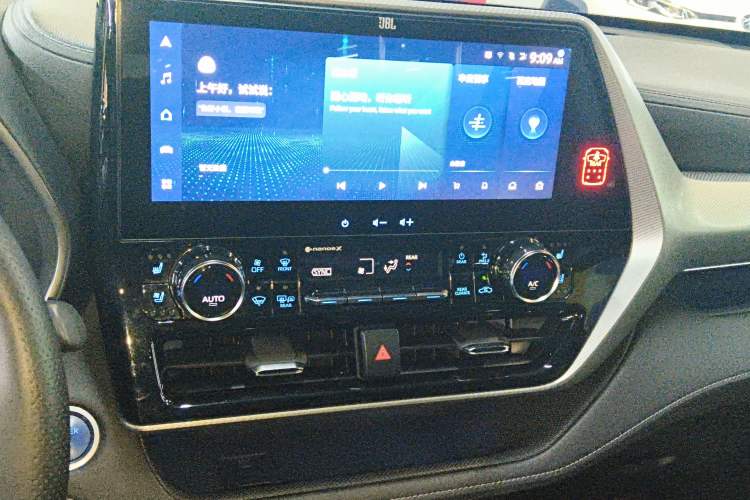 Used Toyota Highlander 2022 Dual-Engine 2.5L Four-Wheel Drive Supreme Edition 7-Seater Audio And AC Panel