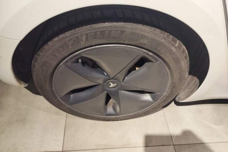 Used Tesla Model 3 2019 Long-Range Rear-Wheel-Drive Version
