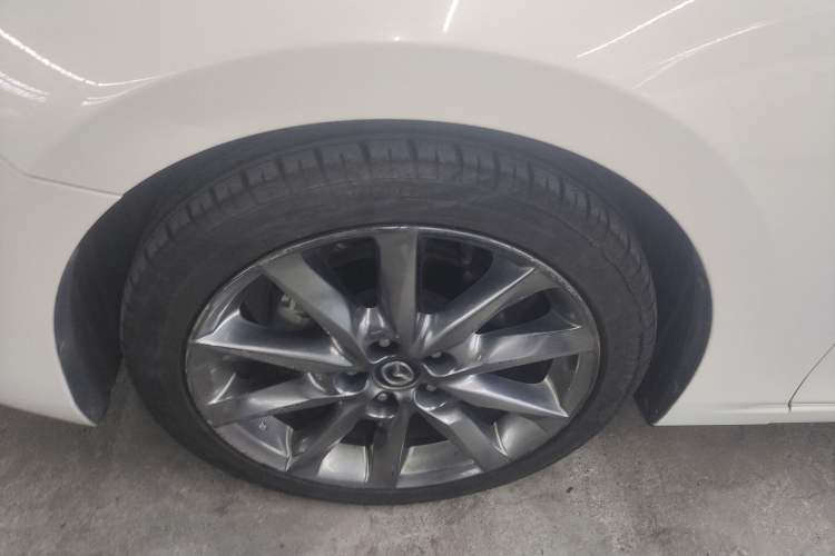 Used Mazda 3 Axela 2017 Hatchback 2.0L Automatic Luxury Model Emission Standard China V