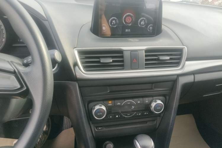 Used Mazda 3 Axela 2017 Sedan 1.5L Automatic Luxury Model Emission Standard China V Audio And AC Panel