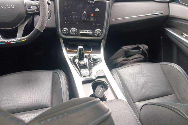 Used Lynk & Co 01 EM-P 2018 1.5T PHEV JingPro National Emission Standard V Gear Lever
