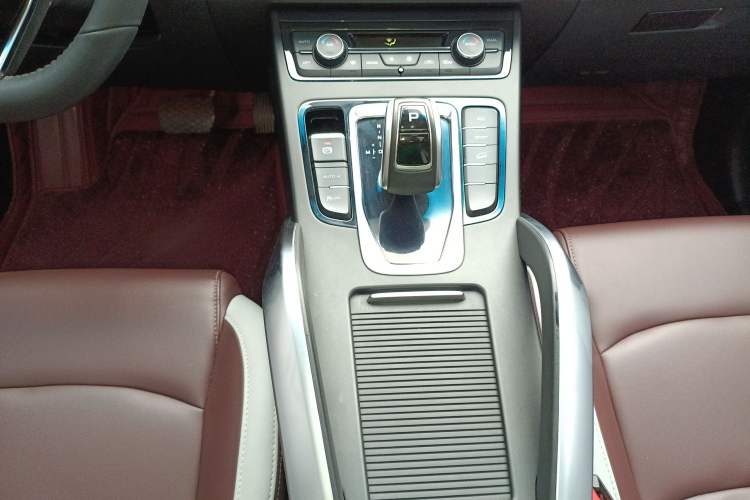 Used Geely Auto Emgrand X7 Sport 2022 1.8TD DCT Zhiya Trim
