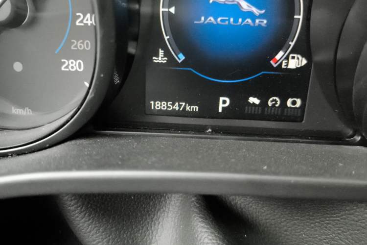 Used Jaguar F-PACE 2016 2.0T Two-Wheel Drive Urban Luxury Edition Odometer Close Up