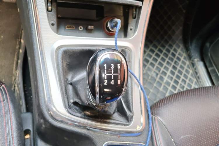 Used Baojun 560 2015 1.8L manual luxury version Gear Lever