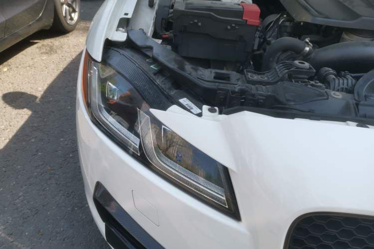 Used Jaguar XF 2018 XF Sportbrake 2.0T 250 PS All-Wheel Drive Luxury Edition Right Front Headlight