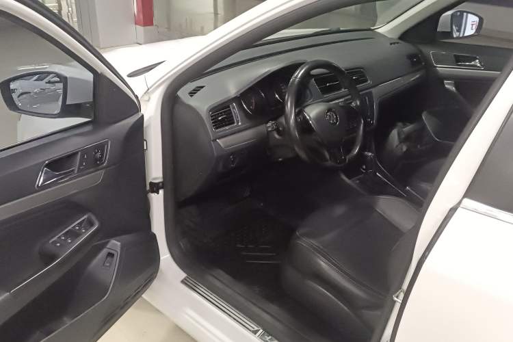 Used Volkswagen Lavida 2015 1.6L Automatic Comfort Edition