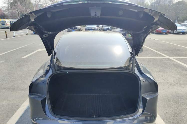 Used Tesla Model 3 2023 Rear-Wheel-Drive Version
