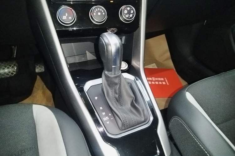 Used Volkswagen T-ROC 2019 230TSI DSG Two-Wheel-Drive Advanced Version China VI Standard
