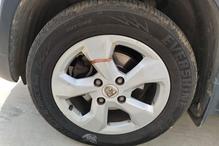 Used Baojun 510 2017 1.5L Automatic Fashion Model Left Front Wheel Hub