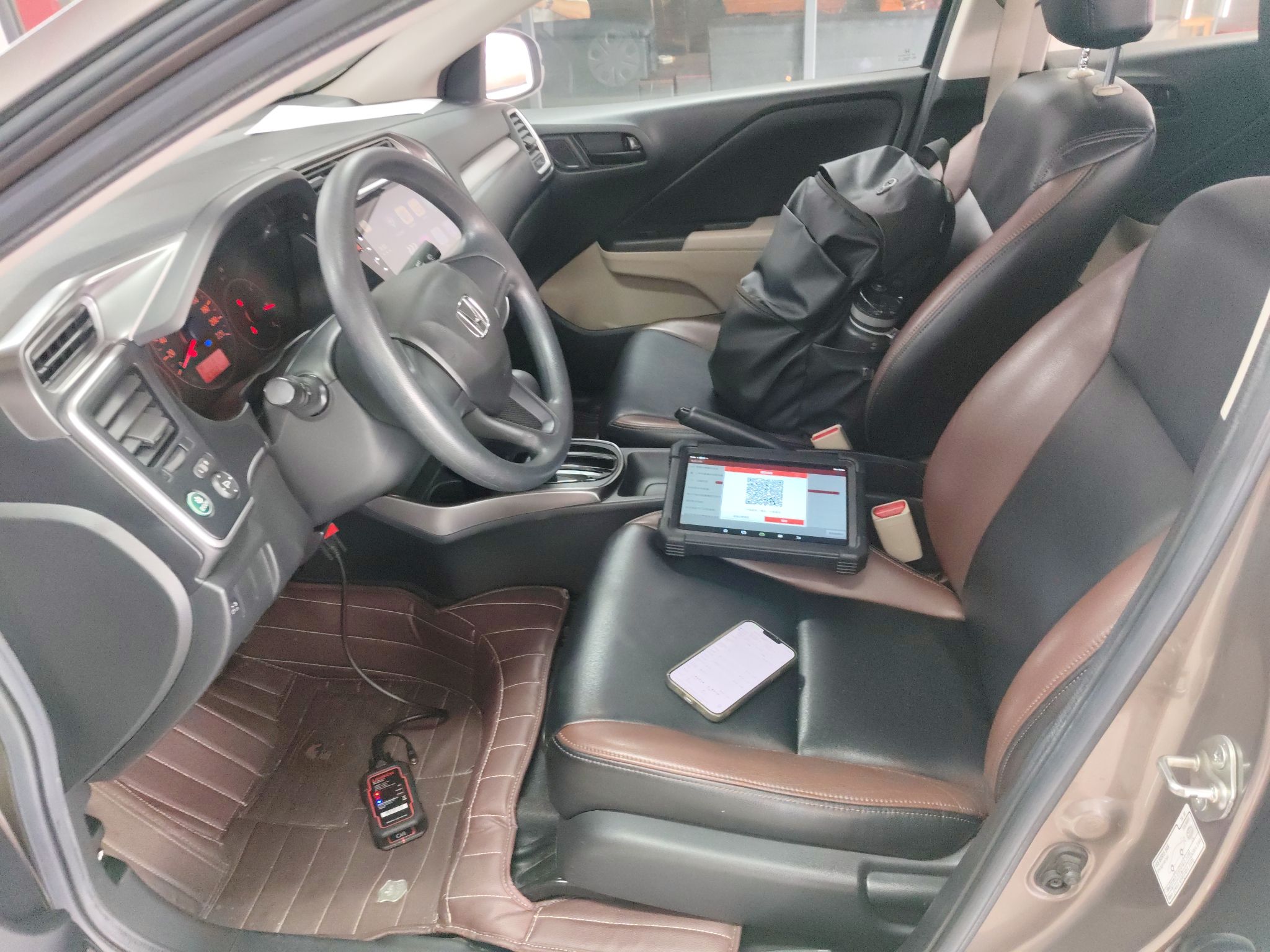 Переднее сиденье в автомобиле