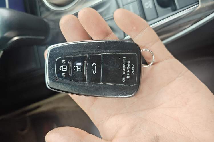 Used Toyota Camry 2019 2.5G Luxury Edition China VI Standard Vehicle Key