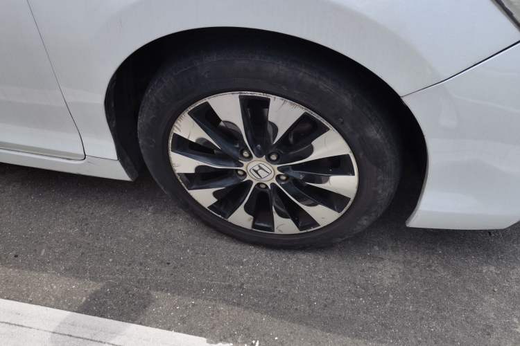 Used Honda Accord 2014 2.4L EXN Luxury Navigation Edition Right Front Wheel Hub