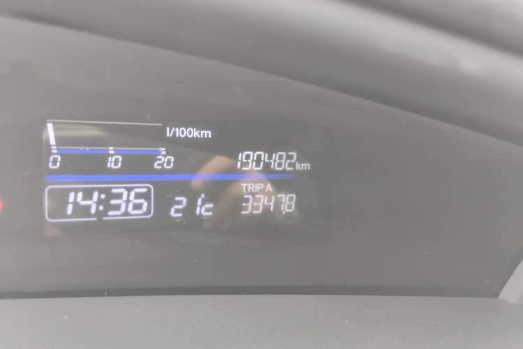 Used Honda Jade 2014 1.8L Automatic Comfort Elite Version 5 Seats Odometer Close Up