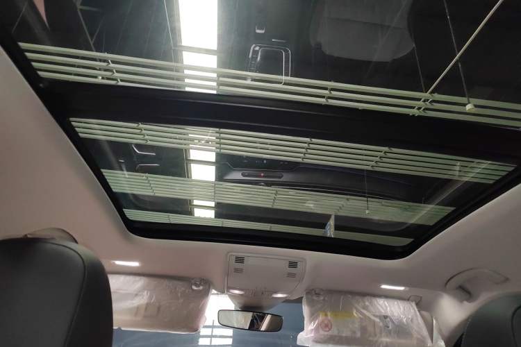 Used Volkswagen Magotan 2026 30 Million Vehicles Selected Model 380TSI DSG Luxury Edition Headliner