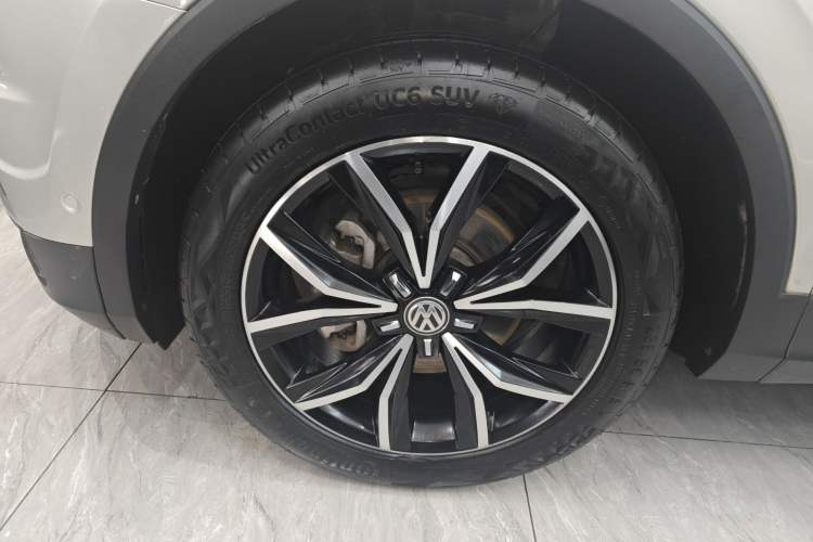 Used Volkswagen Tiguan L 2019 380TSI Automatic All-Wheel Drive Luxury Edition with 7 Seats China VI Standard Left Front Wheel Hub