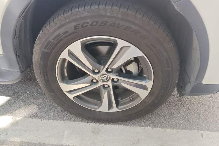 Used Toyota RAV4 2015 2.0L CVT Two-Wheel Drive Fashion Edition
