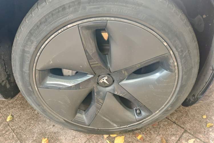 Used Tesla Model 3 2019 Standard Range Rear-Drive Upgraded Version Right Front Wheel Hub