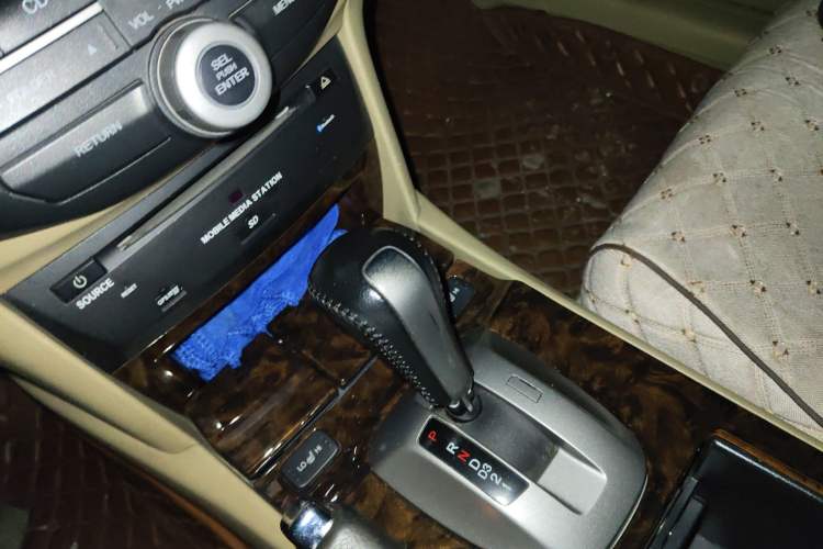 Used Honda Accord 2011 2.4L LX Gear Lever