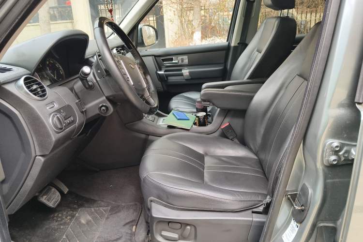 Used Land Rover Discovery 2014 3.0 SC V6 HSE Left Front Seat