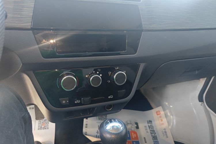 Used Jinbei Hiace X30 2023 1.5L Super-Enjoyment Van 2/5 Seats Non-Air-Conditioned Version SWC15M Audio And AC Panel