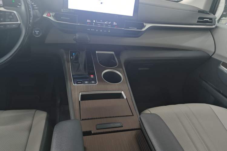 Used Toyota SIENNA 2023 2.5L Hybrid Comfort Edition