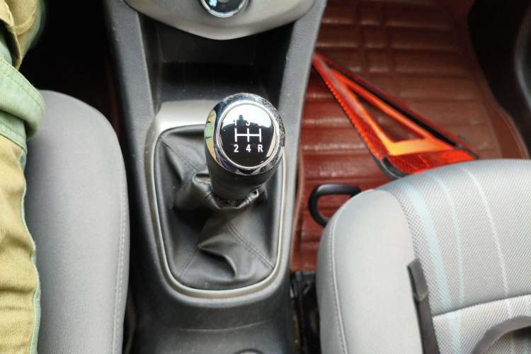 Used Chevrolet Aveo Sonic 2014 Sedan 1.4SL MT Comfort Edition
