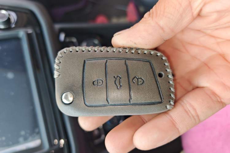 Used Volkswagen Tiguan L 2017 330TSI Automatic Two-Wheel Drive Luxury Edition Vehicle Key